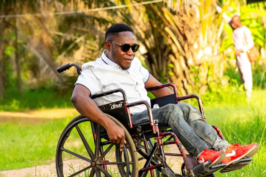 man-on-a-wheelchair-5073594_1280 man-on-a-wheelchair-5073594_1280