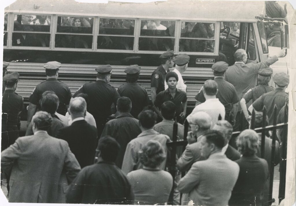 Globe_BostonPublicSchools_Busing1974_FirstDay_005_front+small Globe_BostonPublicSchools_Busing1974_FirstDay_005_front+small