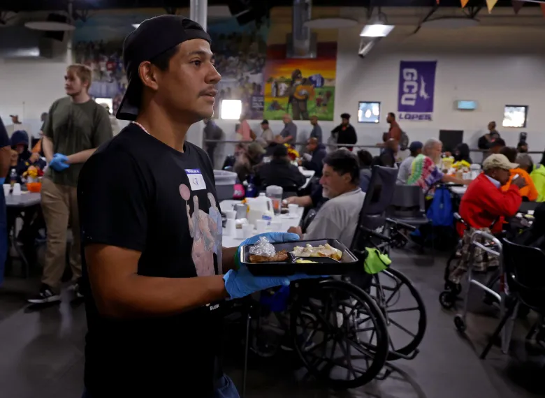 Lovan_volunteers_20251105_03-scaled